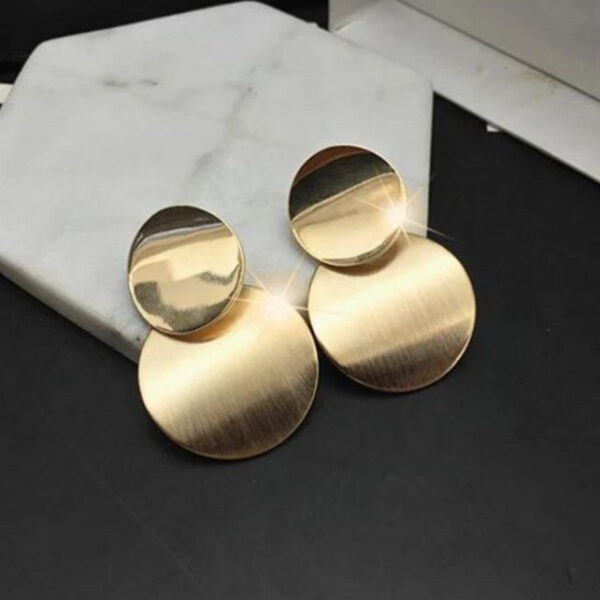 Eclat Newyork's Simple Round Earrings with a polished gold-tone finish.